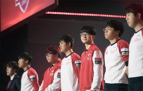 期表现和战 期表现和战